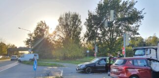 Kreuzungsunfall in Hellern – 3 Autos involviert, Stau bis auf die Autobahn