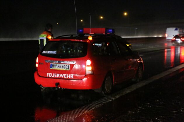 Glätteunfälle auf der Autobahn A1, Karambolage mit fünf Autos auf der A33