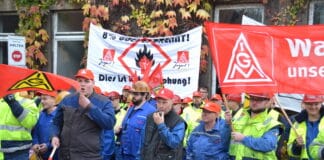 600 Personen beteiligten sich am Mittwochvormittag beim Streik vor KME. / Foto: IG Metall