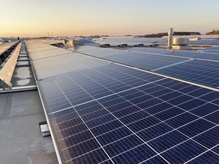 Solaranlage bei der Bohnenkamp AG / Foto: Schulte Solaranlage bei der Bohnenkamp AG / Foto: Schulte