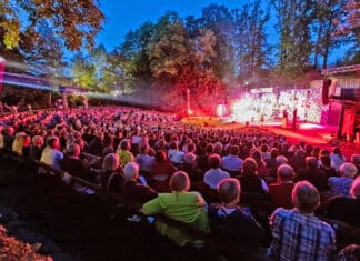 Unter anderem dank des Abendstücks „Rock of Ages“ war die vergangene Waldbühnen-Saison ein voller Erfolg. / Foto: Waldbühne Kloster Oesede