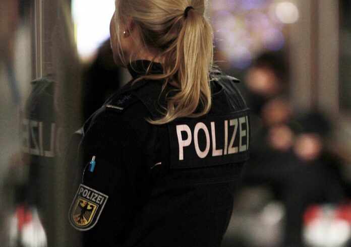 Polizistin (Symbolbild)