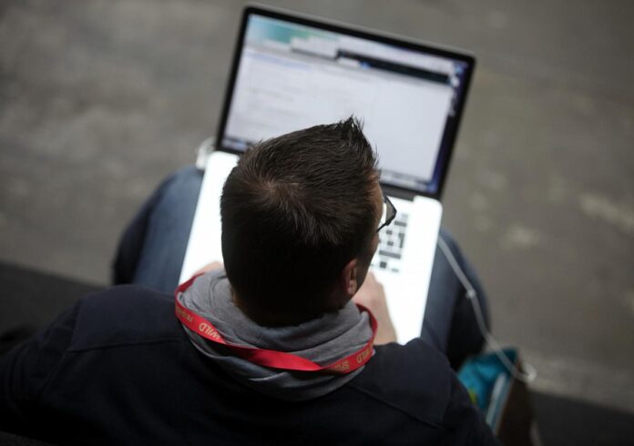 Immer mehr Menschen nutzen Internet täglich