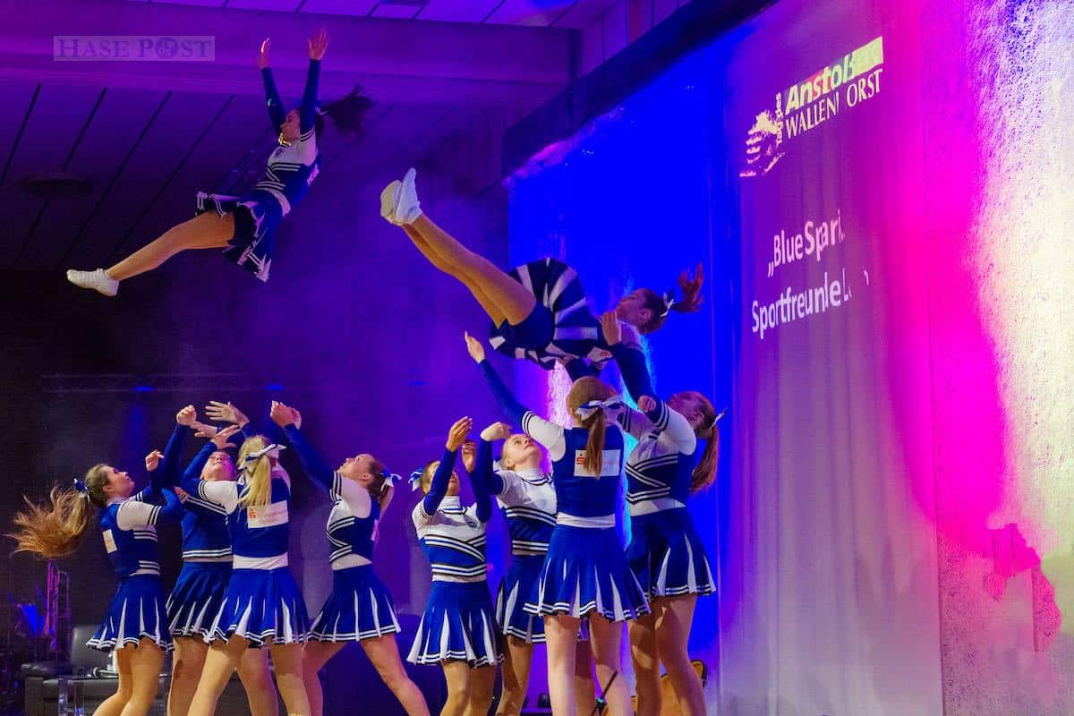 Die Cheerleader „Blue Sparks“ der Sportfreunde Lotte präsentierten akrobatische Showtänze. / Foto: Gemeinde Wallenhorst