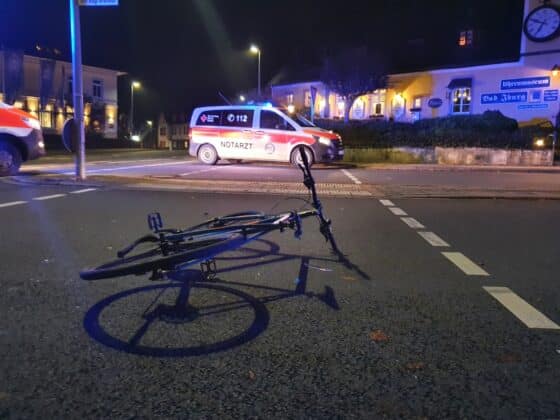 Radfahrerin bei Zusammenstoß mit PKW in Bad Iburg verletzt – Fahrrad ohne Licht unterwegs