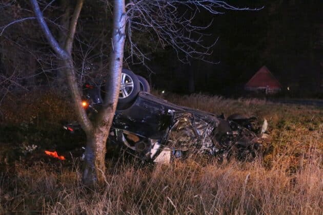 Crash in Ostercappeln: Zwei Fahrzeuge überschlagen, drei Menschen schwerst verletzt