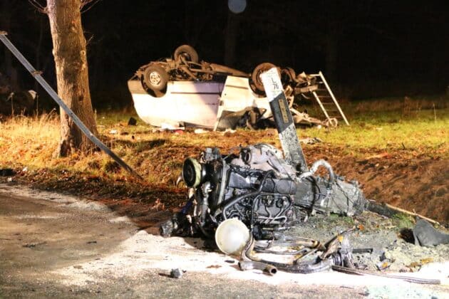 Crash in Ostercappeln: Zwei Fahrzeuge überschlagen, drei Menschen schwerst verletzt