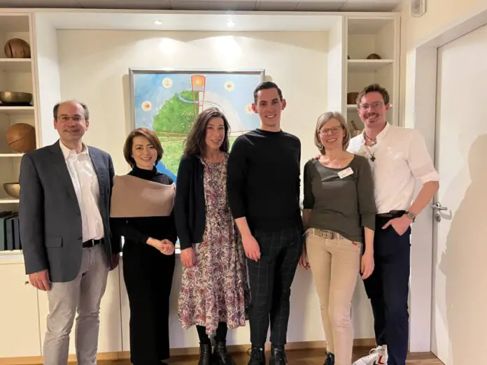 Im Osnabrücker Hospiz sangen einige Theater-Mitarbeitende für die Bewohnerinnen und Bewohner. / Foto: Theater Osnabrück