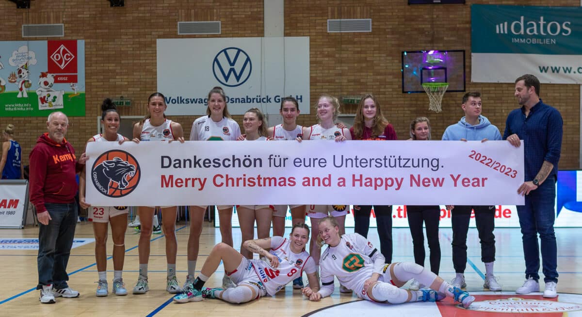 Im Anschluss an das Spiel dankten die Basketballerinnen ihren Fans für die Unterstützung. / Foto: Dieter Reinhard