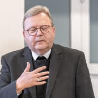 Bischof Bode stellt sich den Fragen der Gemeindemitgliedern der Pfarreiengemeinschaft Ostercappeln/Bad Essen. / Foto: Dieter Reinhard