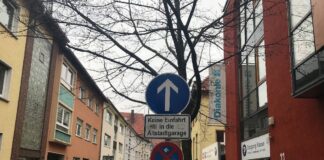 Eigentlich ist die Einfahrt von dieser Seite (Bierstraße) verboten. / Foto: Burrichter