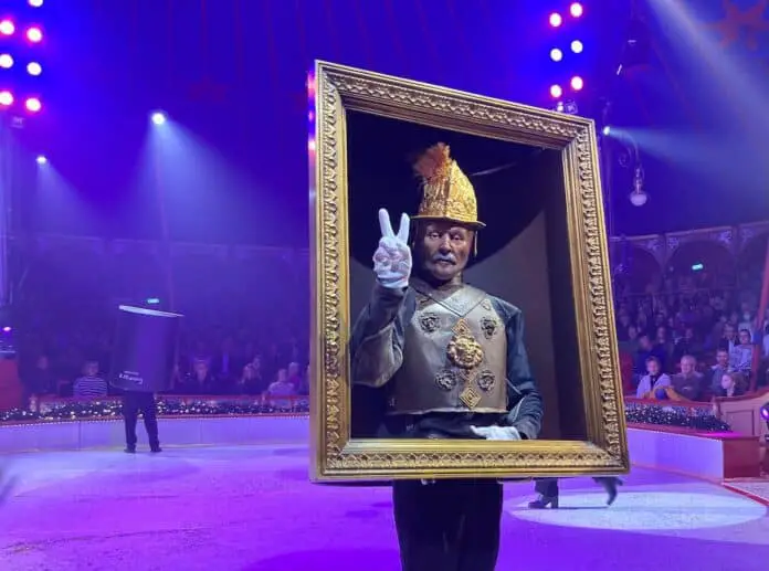 Bekannte Gemälde erobern die Manage. / Foto: Schulte