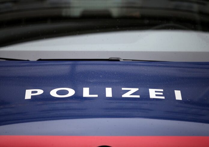 Mehrere Menschen bei Lawinenabgang in Österreich verschüttet Mehrere Menschen bei Lawinenabgang in Österreich verschüttet