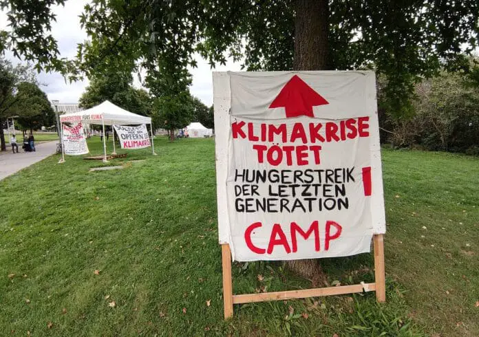 „Letzte Generation“ stellt Vollzeitkräfte an