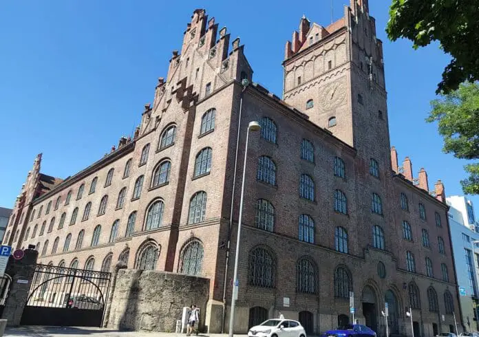 ICE-Messerangreifer zu 14 Jahren Haft verurteilt