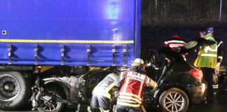 Tödlicher Unfall: PKW kracht unter LKW auf der Autobahn A1