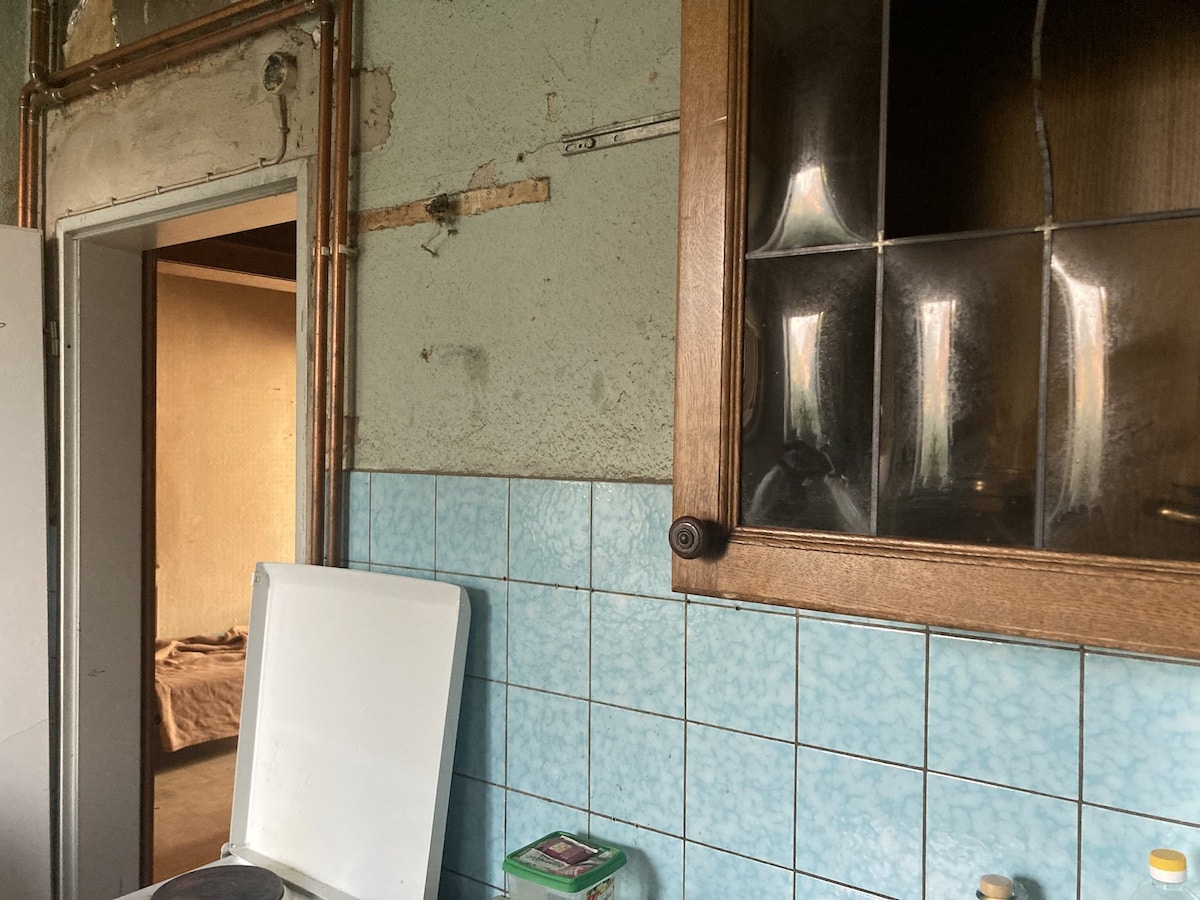 Offene Wände, kaputte Küche und fehlende Rauchmelder / Foto: Schulte