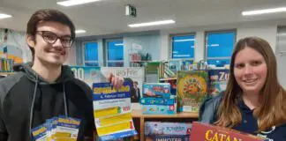 Rühren die Werbetrommel für den 11. Meller Spieletag: Torben Bextermöller und Janneke Schlörmann vom Stadtjugendring Melle e.V. / Foto: Stadt Melle