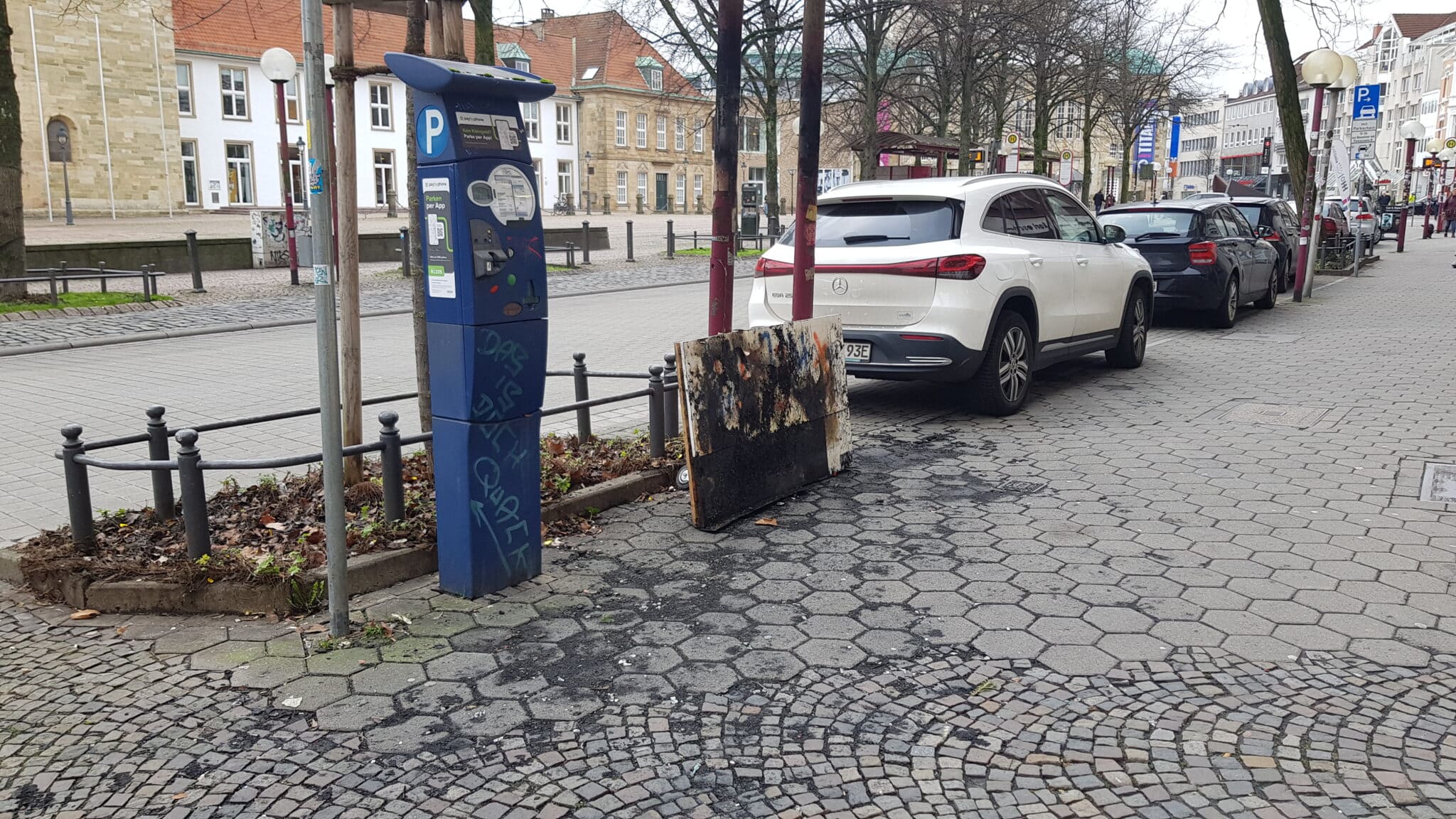 Tauschbox des Solidarischen Aufbaus am Domhof in Osnabrück in Brand gesetzt