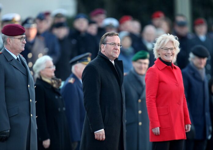 Neuer Verteidigungsminister übernimmt Amtsgeschäfte