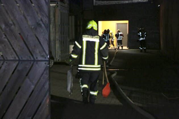 Rauch entdeckt, Feuerwehr sucht Brand in Hasbergen