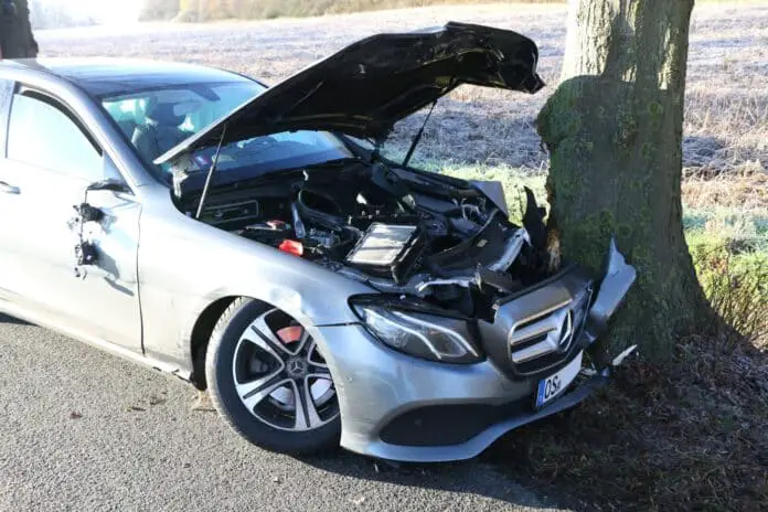 Zerstörte PKW-Front