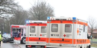Rettungswagen an B51