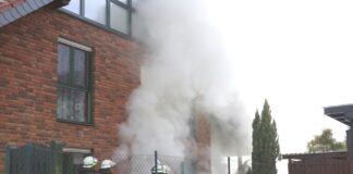 Rauch aus Wohnhaus
