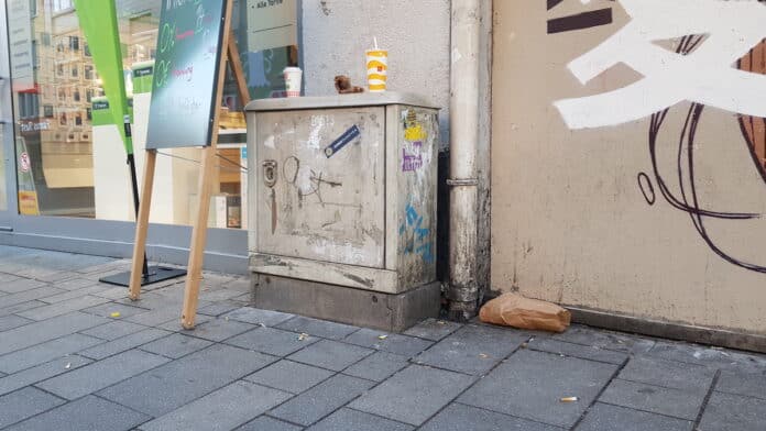 Die dreckigen Stromkästen in der Johannisstraße sollen bald bunt leuchten. / Foto: Rykov