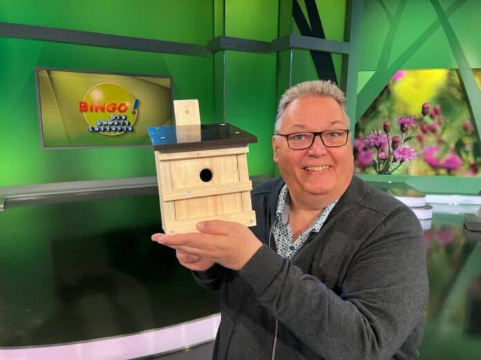 ModeratorMichael Thürnau freut sich: 10.000 kostenlose Nistkästen verteilen die Niedersächsische Bingo-Umweltstiftung und BINGO! - Die Umweltlotterie von LOTTO Niedersachsen / Foto: Carina Niemeyer