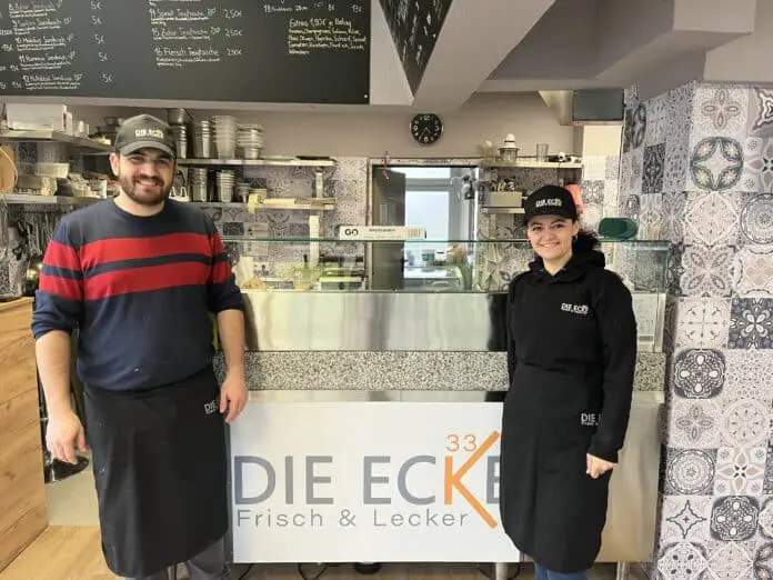 Mitarbeitenden "Die Ecke 33": Elias Gergi (links) und Nermeen Alkhodari / Foto: Hirsch