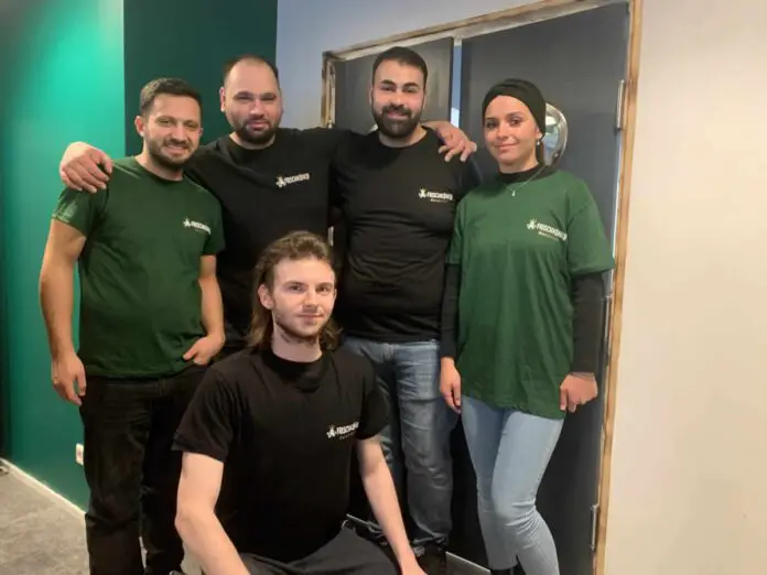 Das Team des Frischkönigs: (von links) Aziz Sawwan, Mohammad Al-Asmar, Dominik Werwein, Mahmoud Nakeer und Fidane Trepca /Foto: Emrich