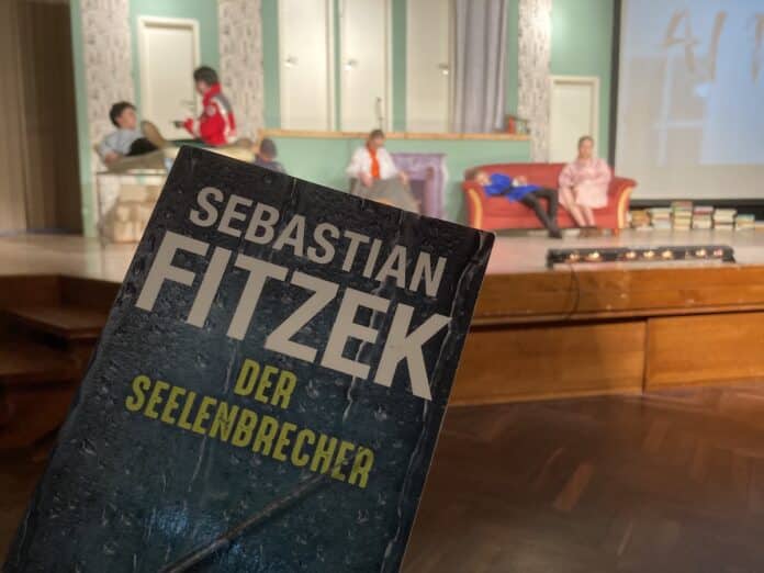 Die Theater-AG der Angelaschule inszeniert Sebastian Fitzeks "Der Seelenbrecher". / Foto: Schulte