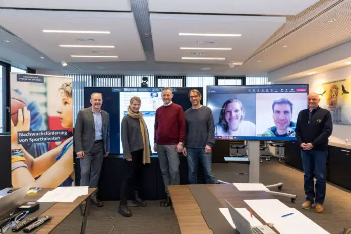 Die Jury um Alexandra Popp und Arnd Pfeiffer (auf den Bildschirmen). / Foto: Stefan Voges