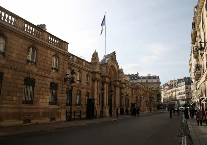 Selenskyj zu Treffen mit Macron und Scholz in Paris eingetroffen