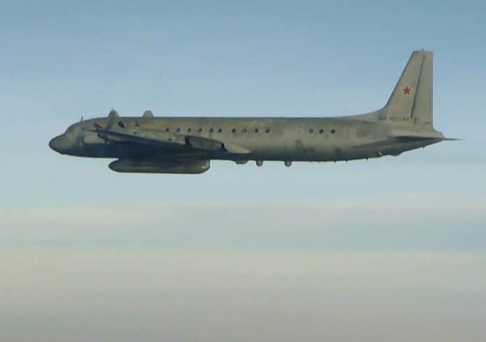 Luftwaffe fotografiert drei russische Militärflugzeuge über Ostsee