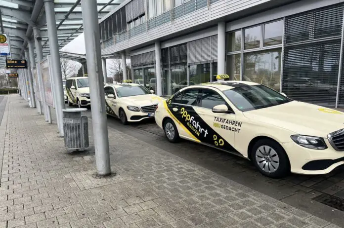 Seit Januar ist "Appfahrt" auch in Greven - wie hier am FMO - verfügbar. / Foto: Selahattin Ekicibil