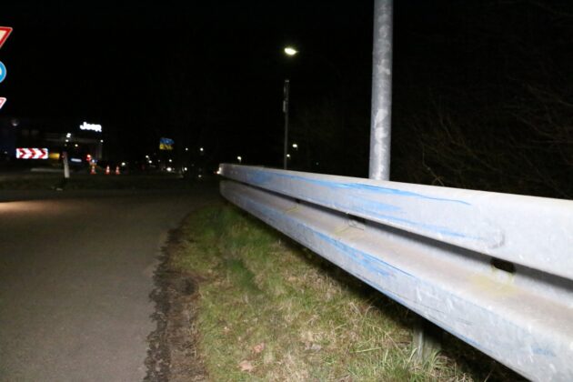 PKW fährt in Hasbergen auf Kreisverkehr, Fahrerin wird verletzt