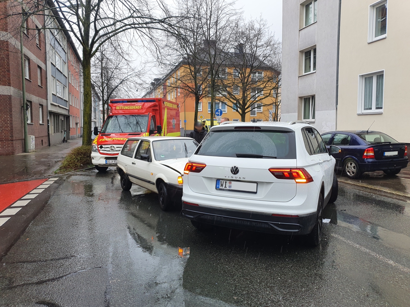 PKW-Unfall blockiert Sutthauser Straße