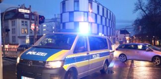 Die Unfallstelle am Heger-Tor-Wall wurde von der Polizei gesichert. / Foto: Heiko Westermann