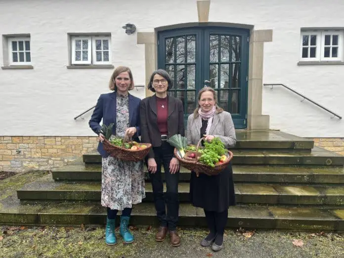 Prof. Dr. Melanie SPeck (links), Prof. Dr. Straka und Prof. Dr. Bornkessel. / Foto: Hirsch