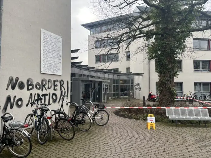 Graffiti am Stadthaus 2 in Osnabrück. / Foto: Hirsch