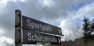Zufahrt zu Sportplatz und Schützenhalle in Bramsche Pente. / Foto: Pohlmann