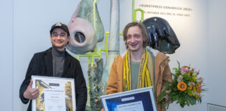 Preisträger des „Kunstpreises Osnabrück 2022“ David Rauer (rechts) und Azim F. Becker, der den Förderpreis erhielt. / Foto: Museums- und Kunstverein Osnabrück e. V.