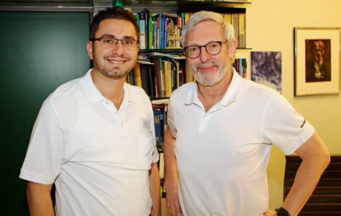 Prof. Dr. Hermann van Ahlen (r.) und Dr. Samer Schakaki von der Klinik für Urologie und Kinderurologie im Klinikum Osnabrück. / Foto: Jens Lintel