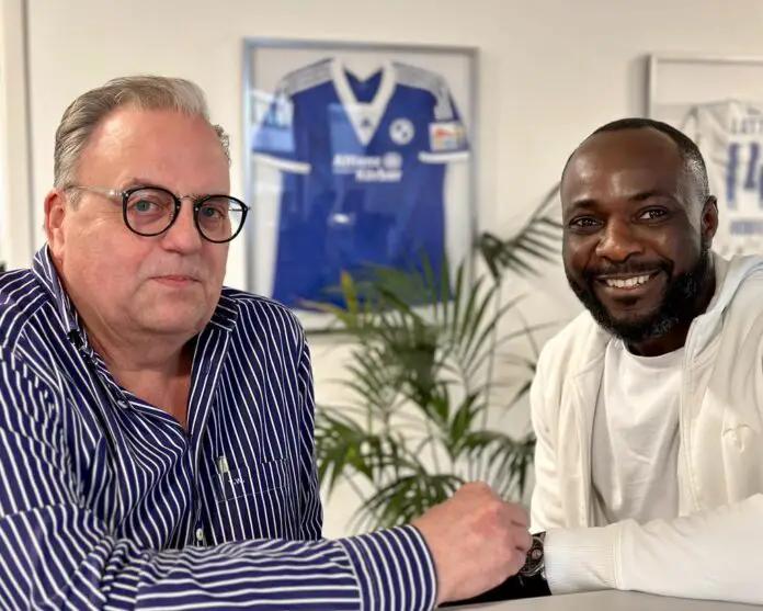 Addy Menga (links) mit Theo Wels. / Foto: Carolin Huesmann (Sportfreunde Lotte)