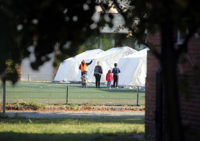 Unionsgeführte Länder drängen auf Flüchtlingsgipfel mit Kanzler