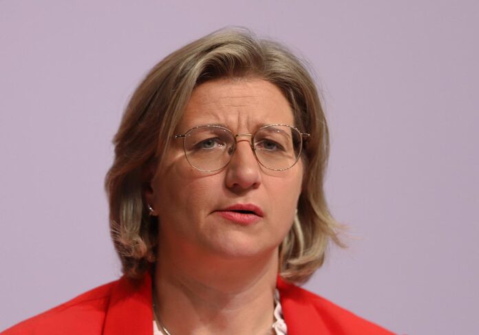 Rehlinger will Geld für Flüchtlingsunterbringung in Containern