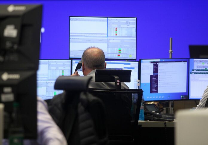 Dax auf zaghaftem Erholungskurs – Credit Suisse weiter im Fokus