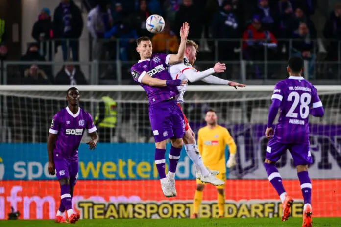 Sven Koehler im Zweikampf mit Ron Berlinski. / IMAGO / kolbert-press